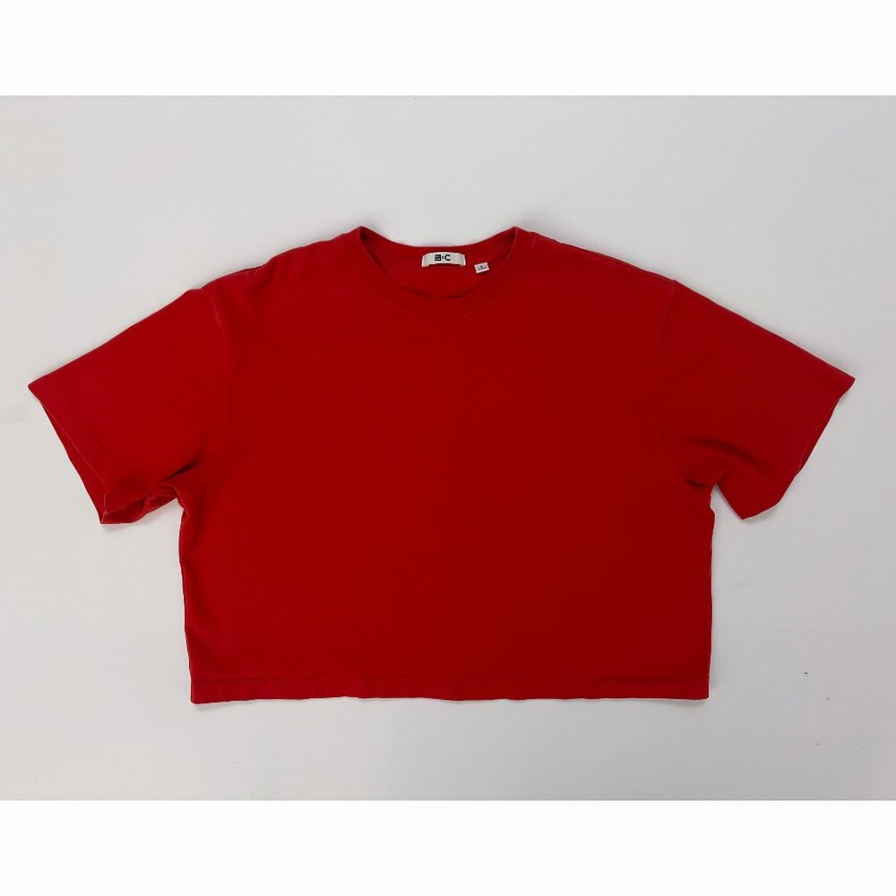 Uniqlo boxy cropped red t-shirt women's Medium designer collab